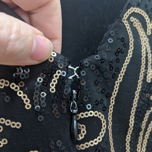 Medium Le Chateau Boat Neck Black & Gold Sequin Dress - Picture 3 of 5